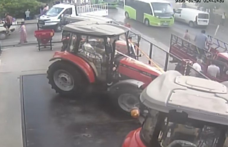 İzmit’te 8 Kişinin Yaralandığı Sokak Kavgasının Dehşet Anları Kamerada! (9)