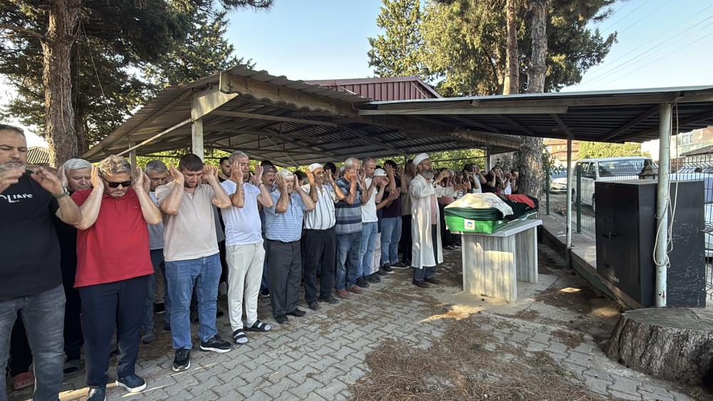 İzmit’te Bıçaklanarak Öldürülen Genç, Geyve’de Toprağa Verildi (4)