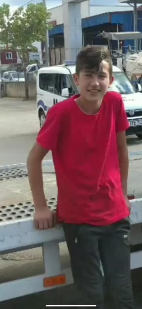 İzmit'te Bıçaklı Saldırı! 21 Yaşındaki Ümitcan Şirin Hayatını Kaybetti (3)