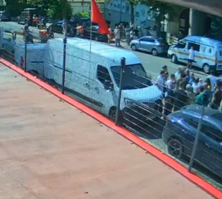 İzmit’te Kadın Muhabire Linç Girişimi Kamerada (3)