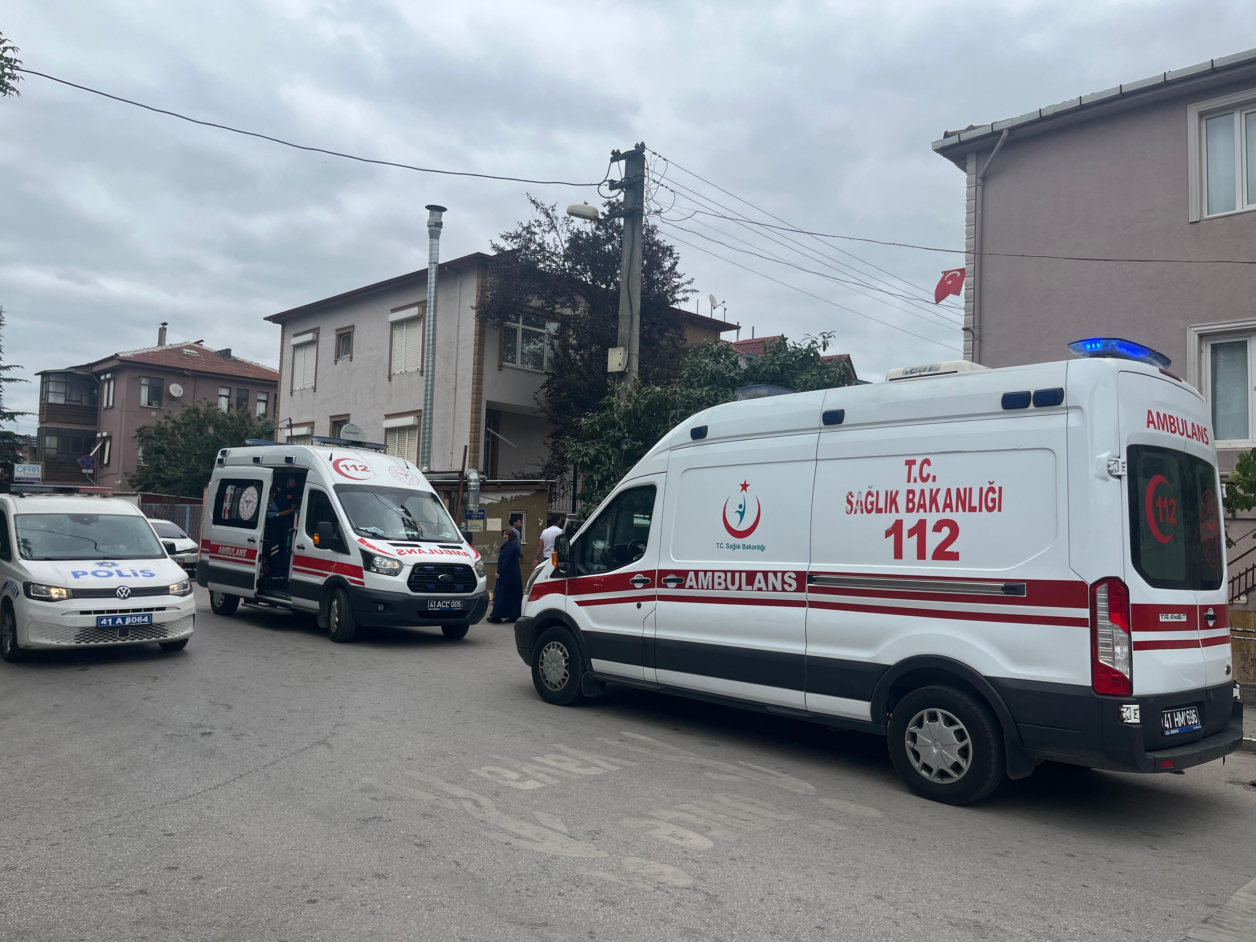 İzmit’te Korkutan Olay! 3 Kardeşe Elektrik Çarptı 01