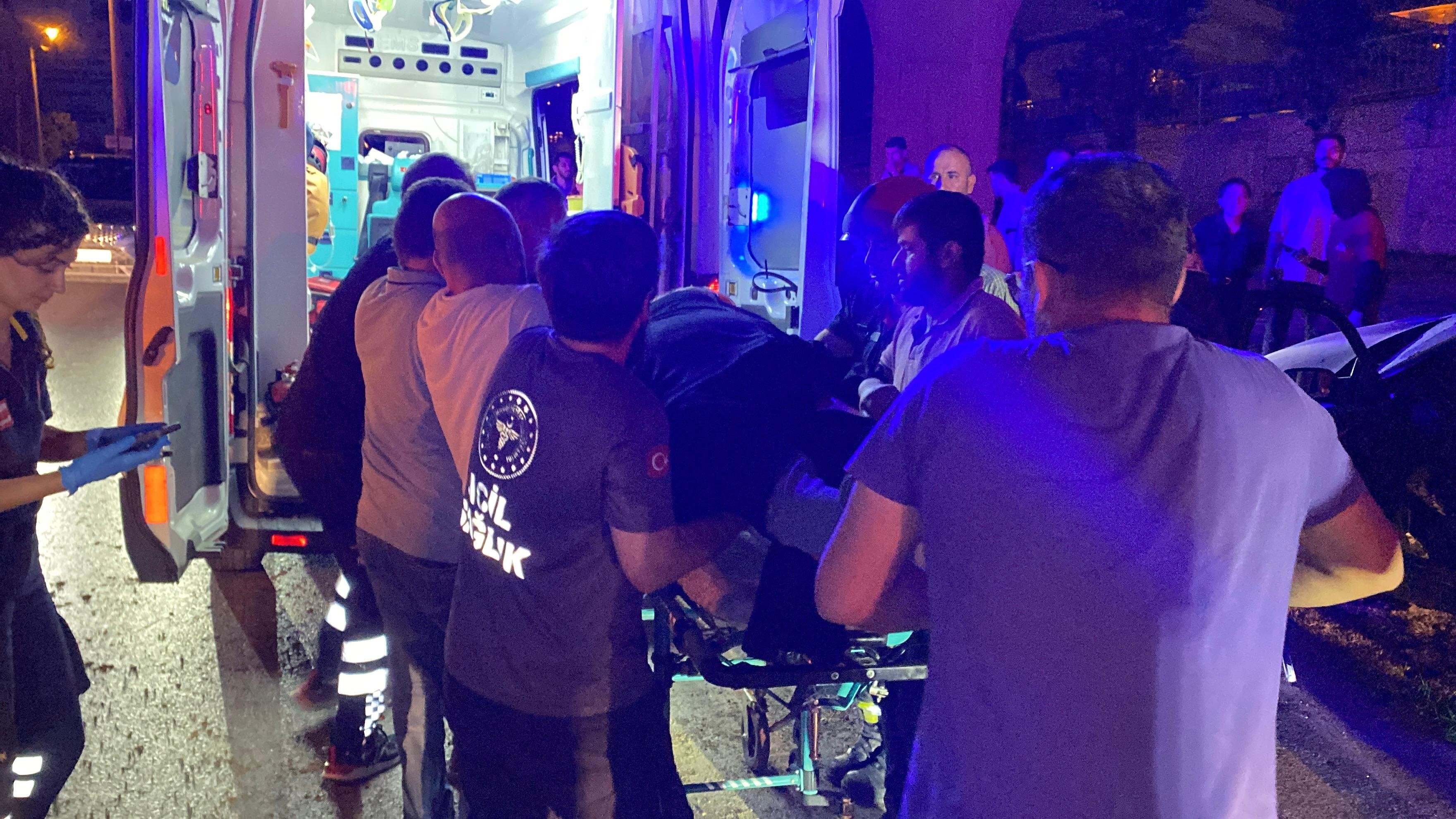 İzmt’te Köprü Ayağına Çarpan Otomobilin Sürücü Can Verdi (3)