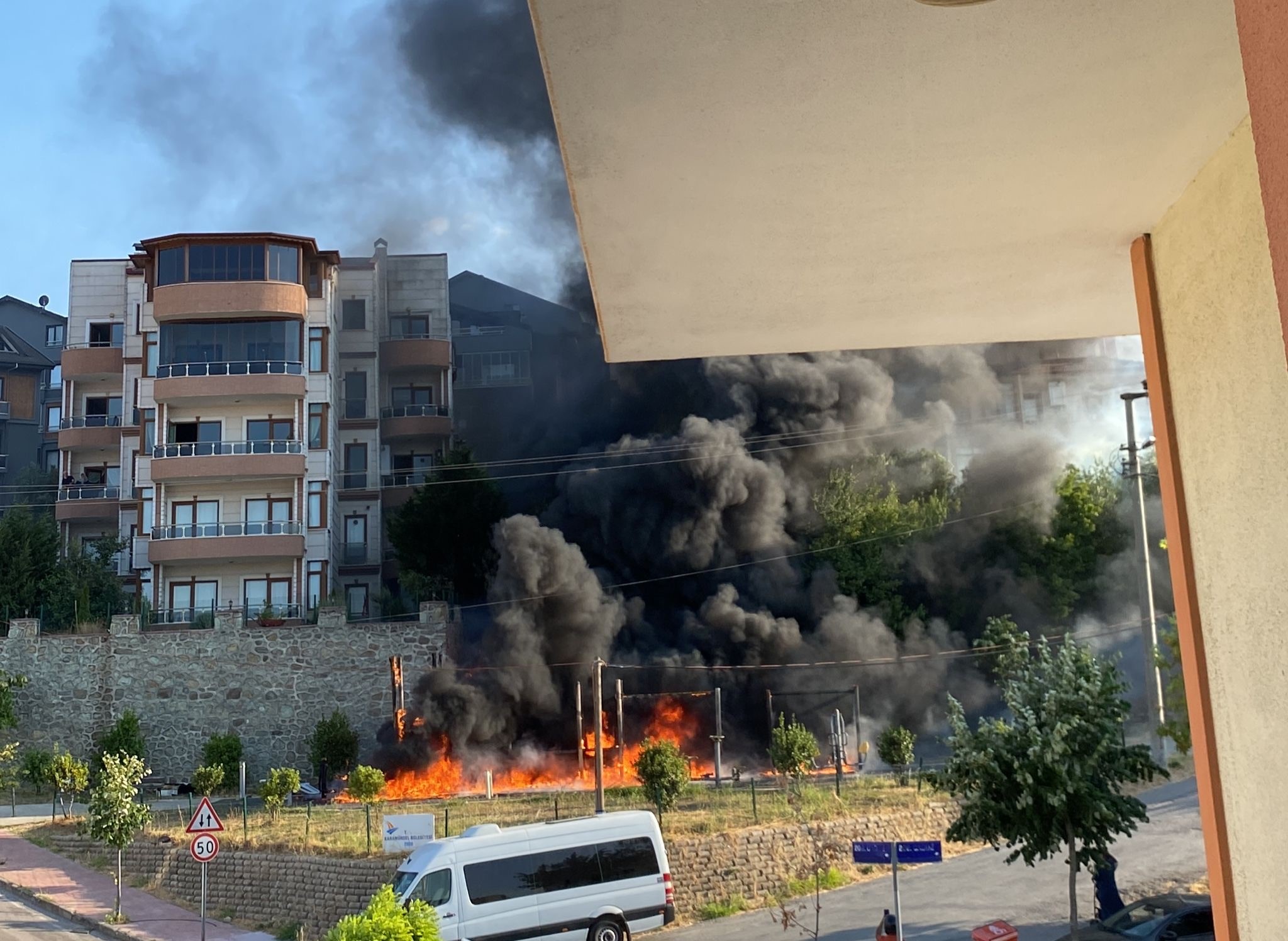 Karamürsel’de Çocuk Parkı Alevlere Teslim Oldu Kl (4)