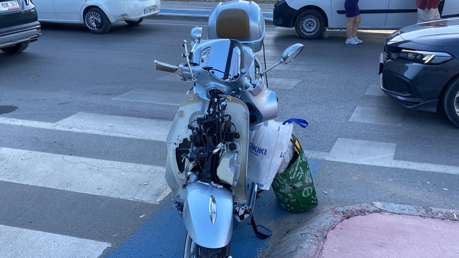 Kartepe’de Motosiklet Ile Otomobil Çarpıştı! Sürücü Ağır Yaralandı (1)