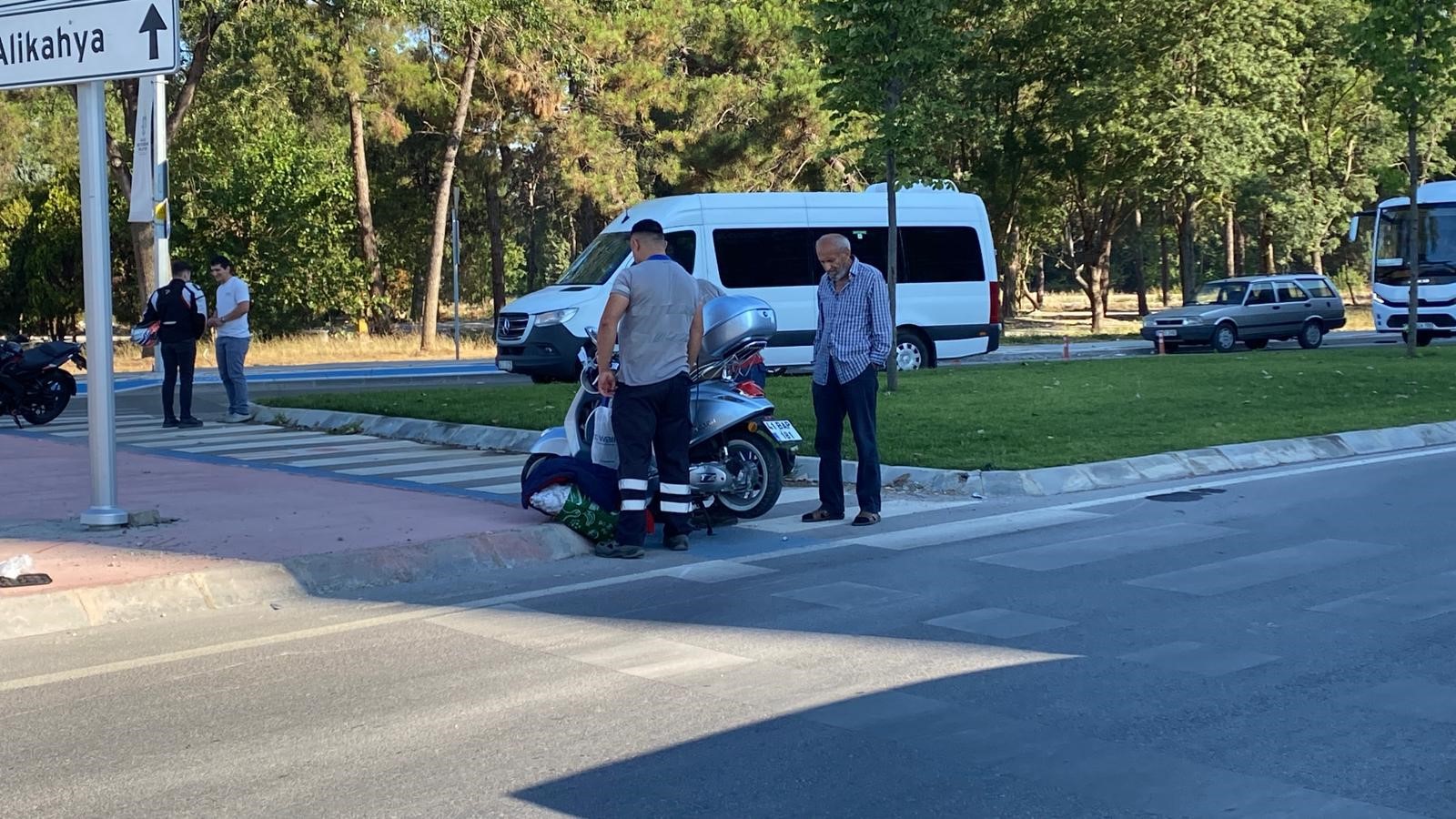 Kartepe’de Motosiklet Ile Otomobil Çarpıştı! Sürücü Ağır Yaralandı (2)