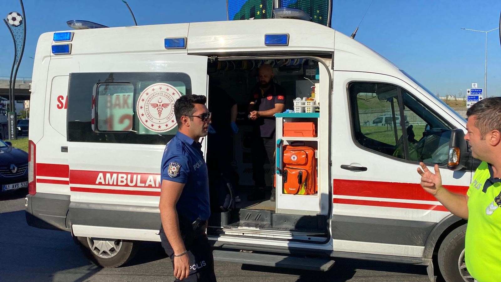 Kartepe’de Motosiklet Ile Otomobil Çarpıştı! Sürücü Ağır Yaralandı (5)