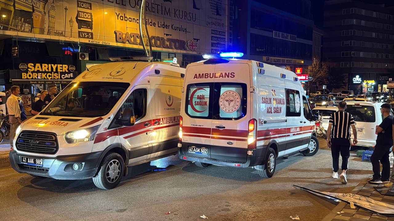 Kavga Büyüdü, Karpuz Bıçağı Konuştu! 2 Kişi Hastanelik Oldu (1)