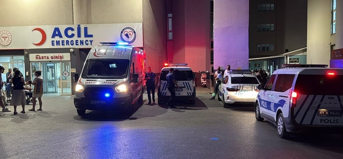 Kavga Büyüdü, Karpuz Bıçağı Konuştu! 2 Kişi Hastanelik Oldu (2)