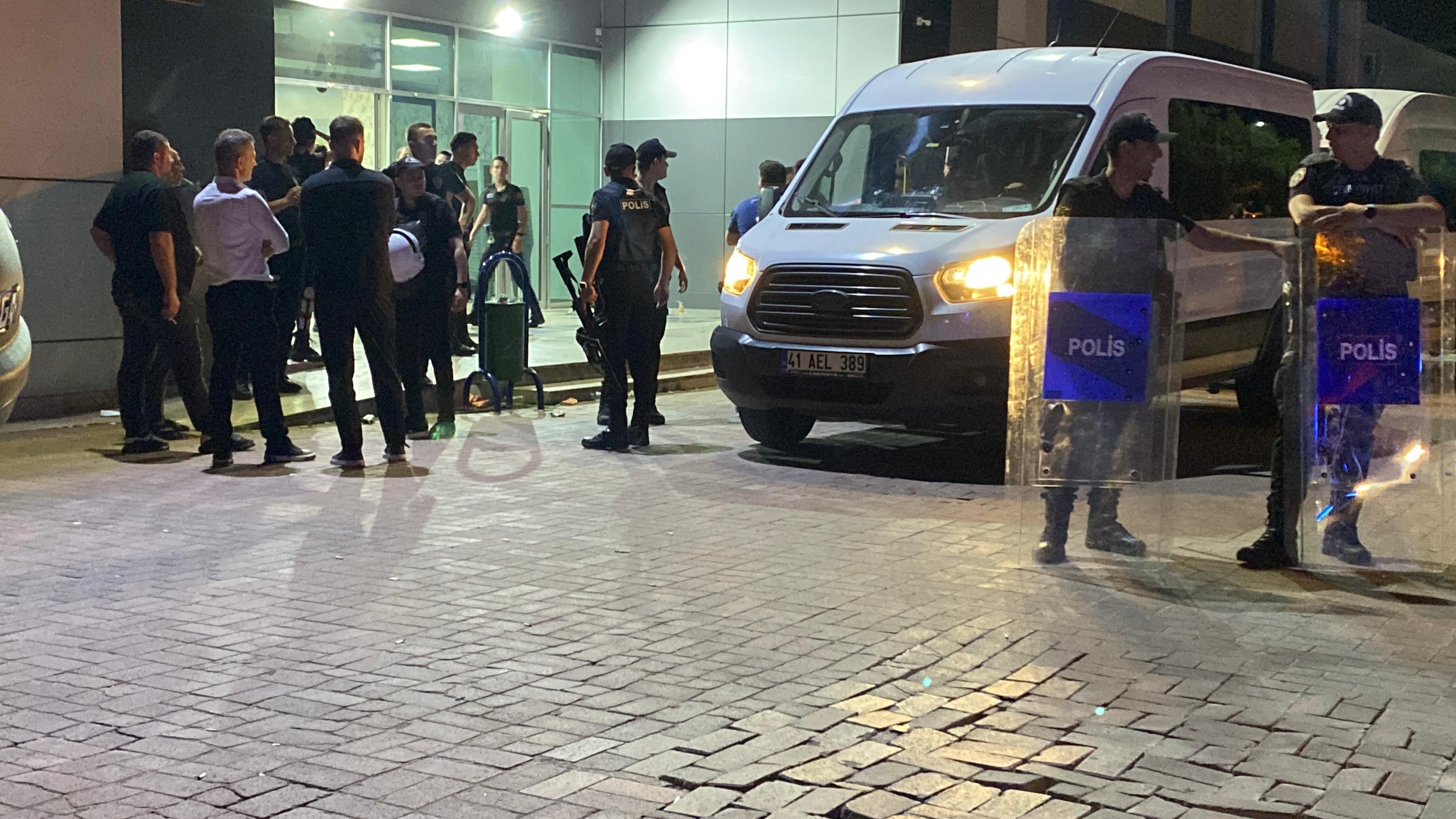 Kocaeli’de Düğün Savaş Alanına Döndü! 5 Yaralı, 25 Gözaltı 01