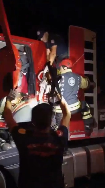 Kocaeli’de Feci Kaza! İki Tır Çarpıştı 01