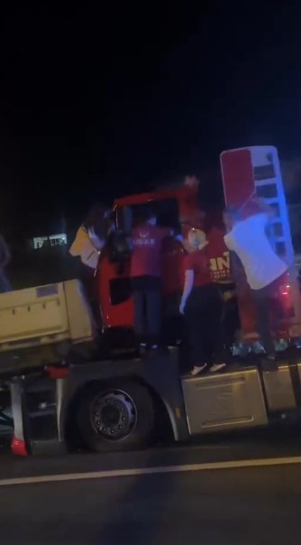 Kocaeli’de Feci Kaza! İki Tır Çarpıştı 02
