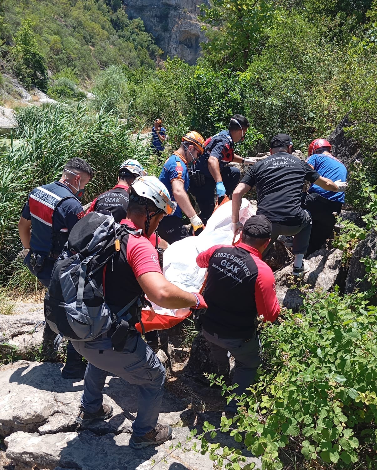 Kocaeli’de Genç Adam Ölü Bulundu 01