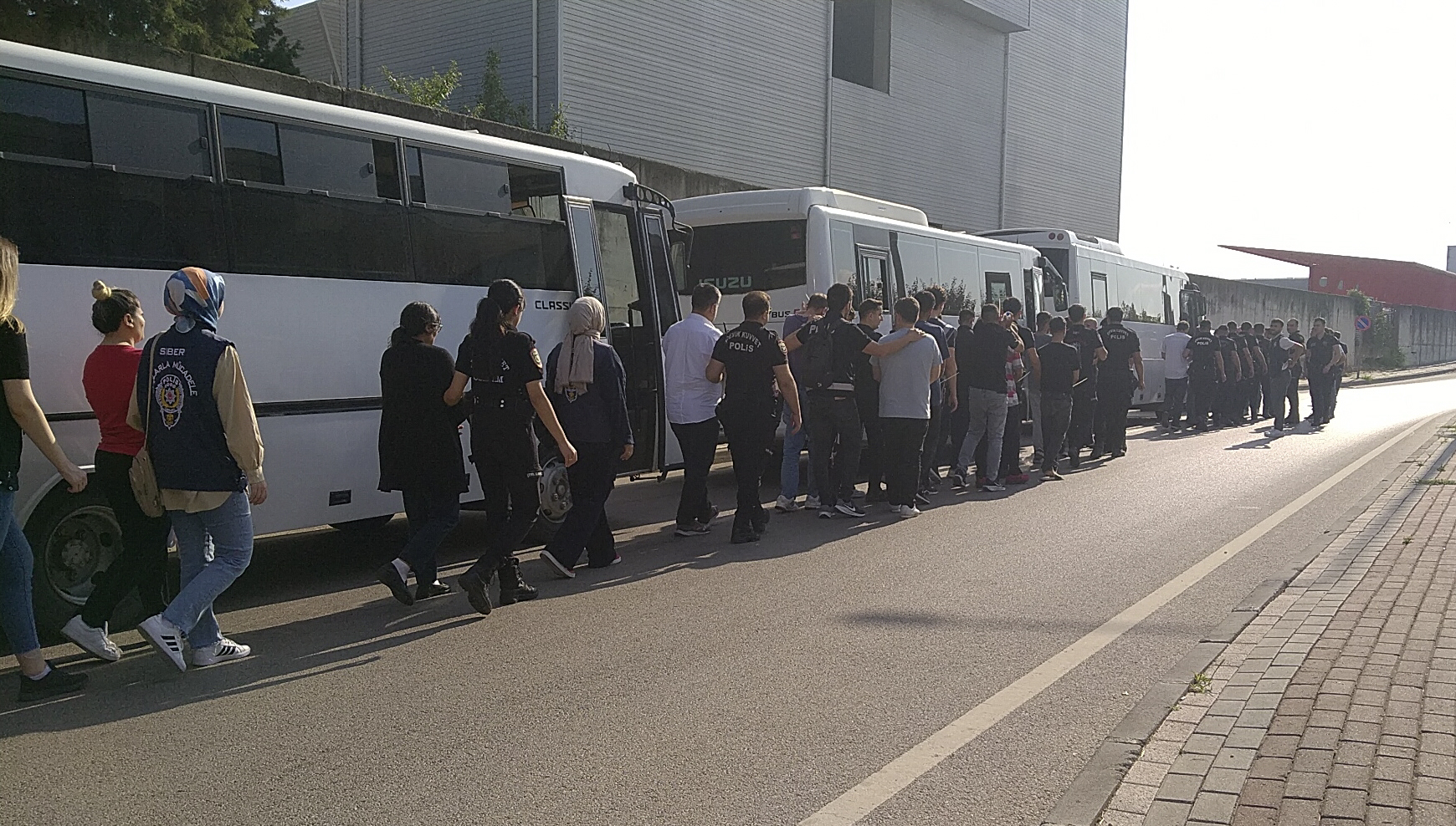 Kocaeli’de Şafak Operasyonu! 19 İl, 38 Gözaltı 1