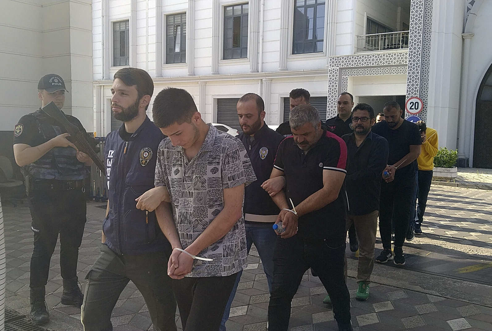 Kocaeli’de Şafak Operasyonu! 19 İl, 38 Gözaltı 2
