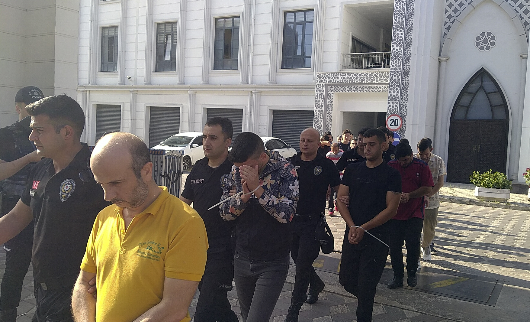 Kocaeli’de Şafak Operasyonu! 19 İl, 38 Gözaltı 3