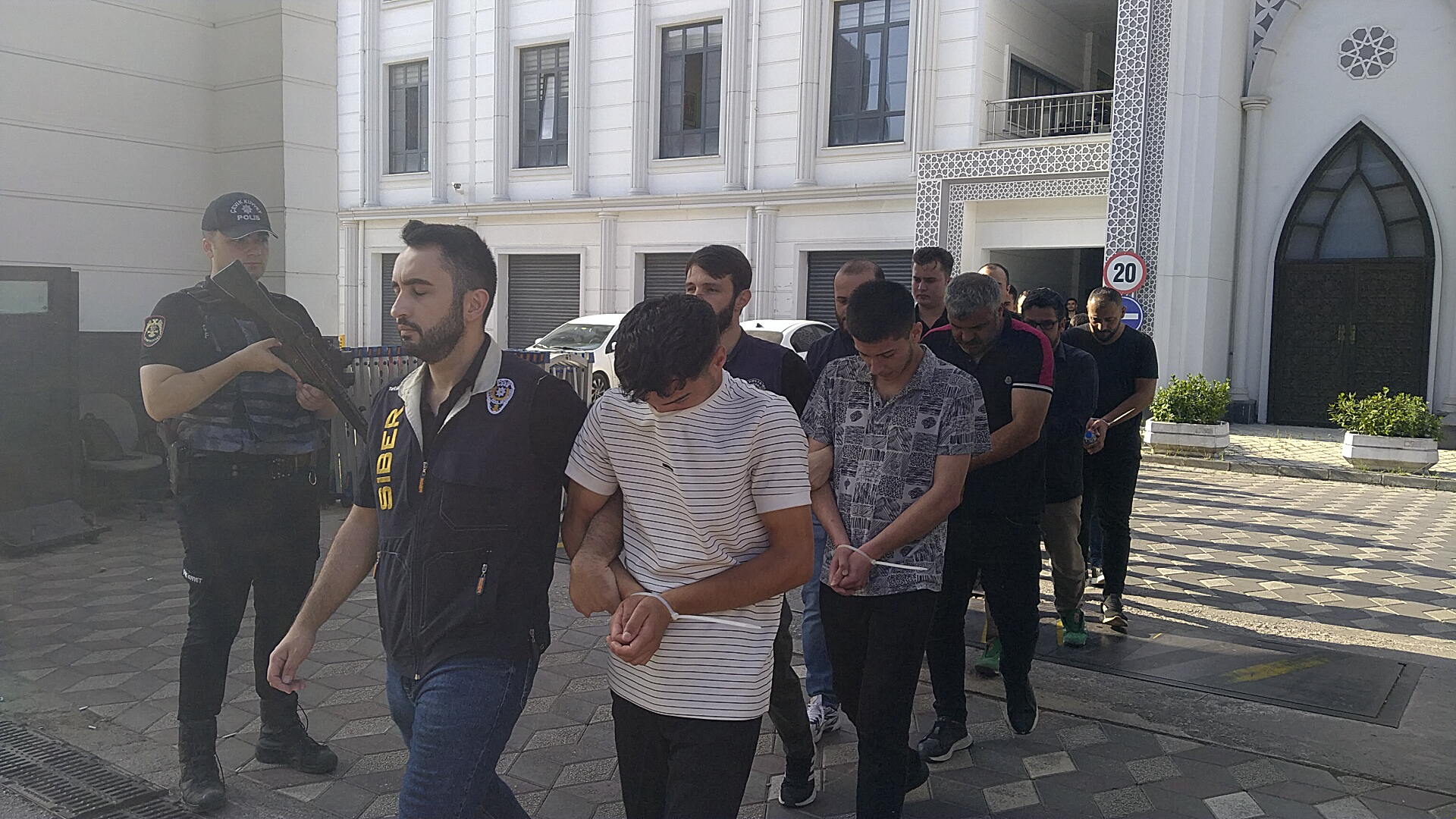 Kocaeli’de Şafak Operasyonu! 19 İl, 38 Gözaltı 4