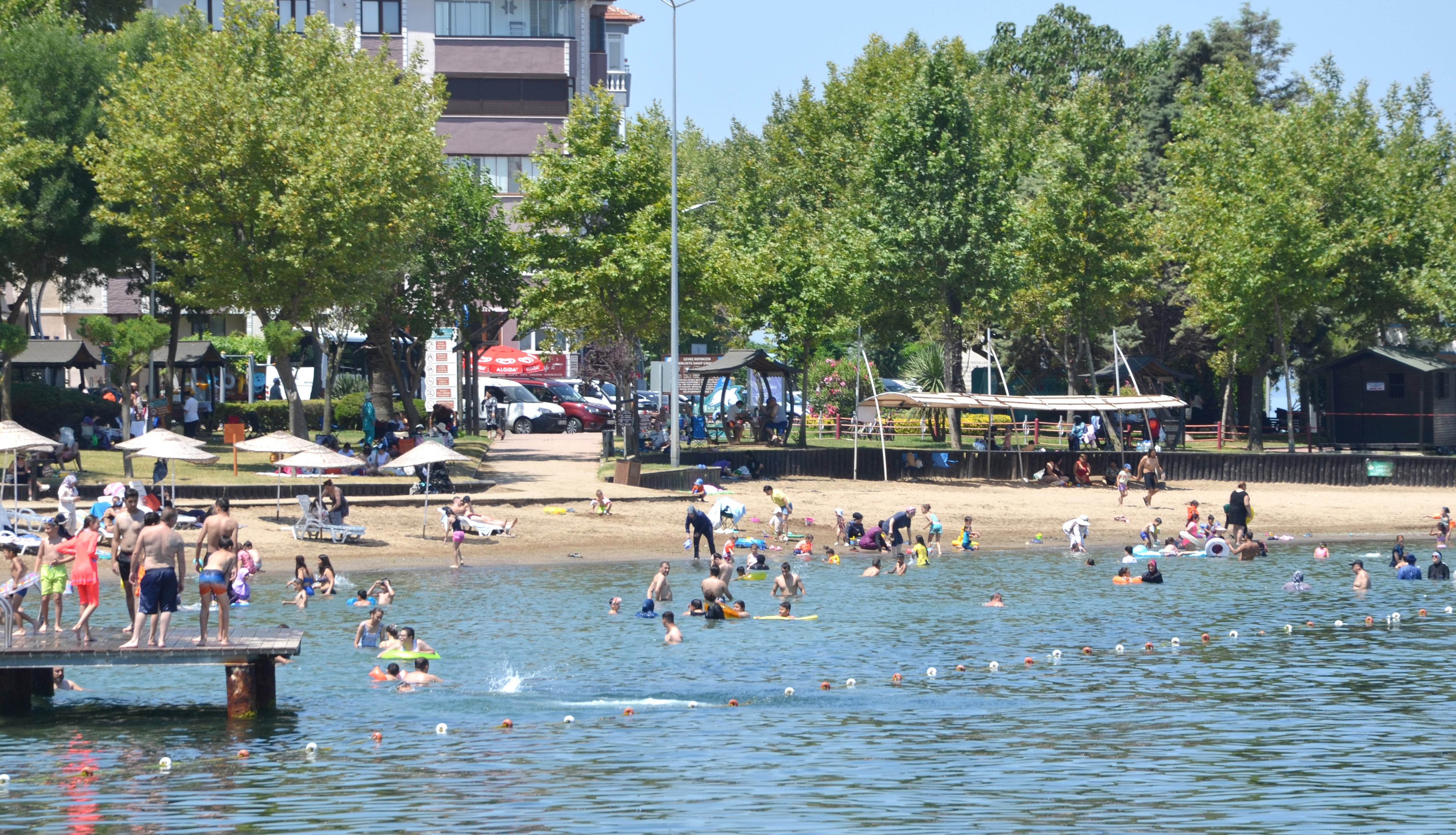 Kocaeli'de Sıcak Hava Sahillere Akın Ettirdi 1