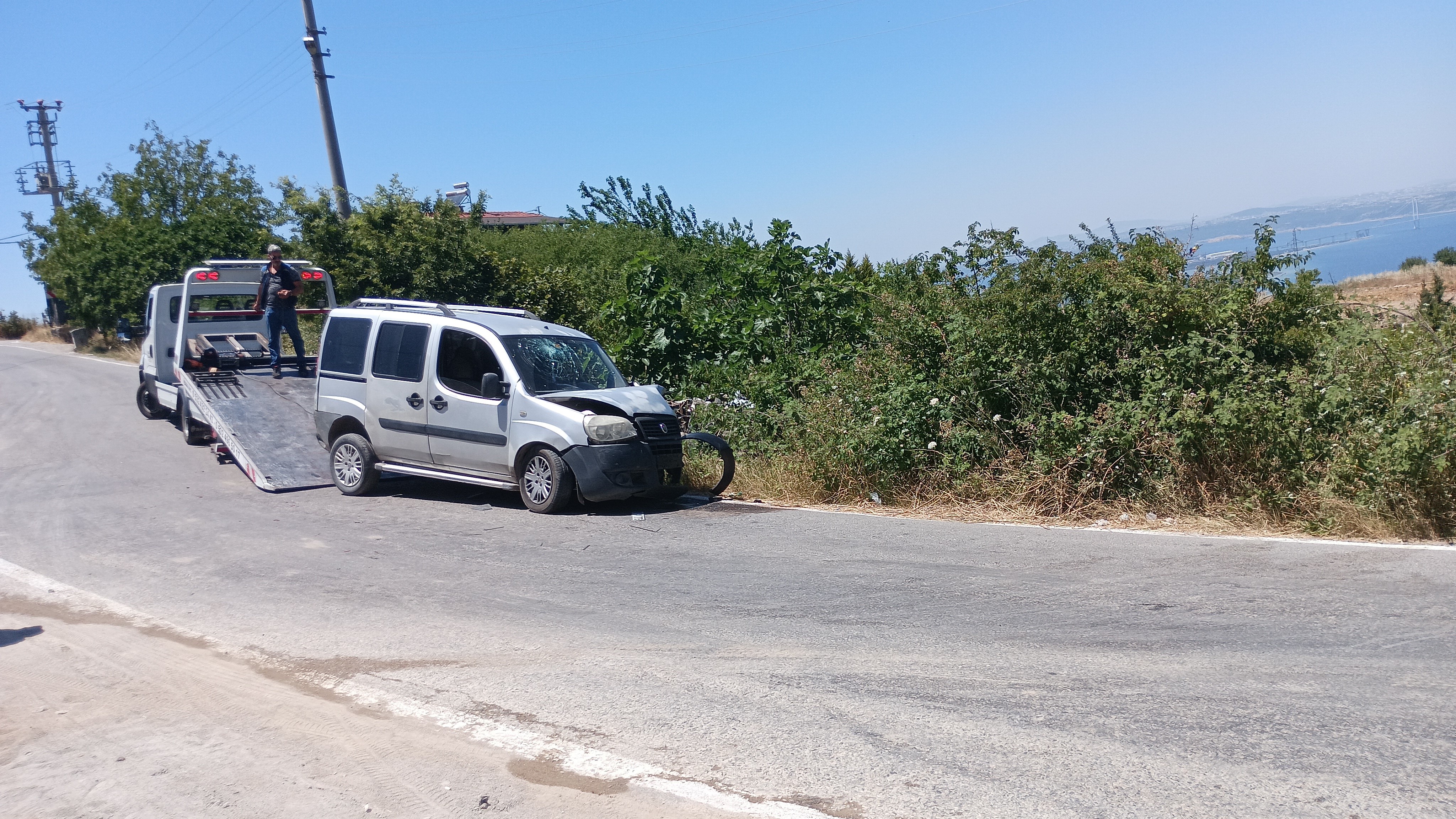 Kocaeli'de Zincirleme Kaza! Manevra Yapan Otomobil Devrildi (3)