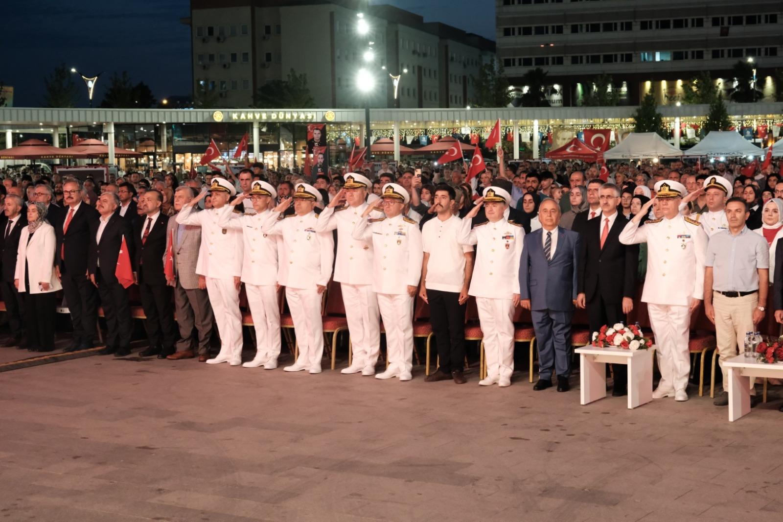 Kocaelililer 15 Temmuz’da Milli İrade Meydanı’na Akın Etti (4)