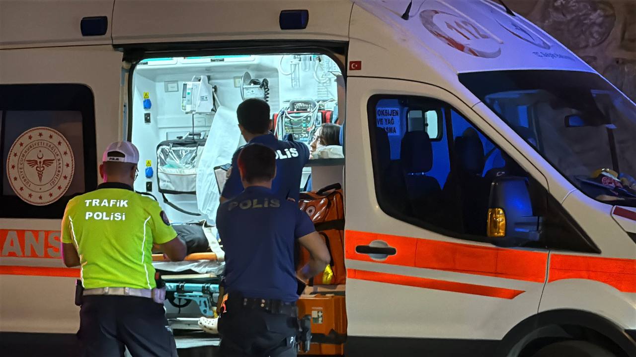 Kontrolden Çıkan Motosiklet Kaldırıma Çarptı! Sürücü Ağır Yaralı (3)