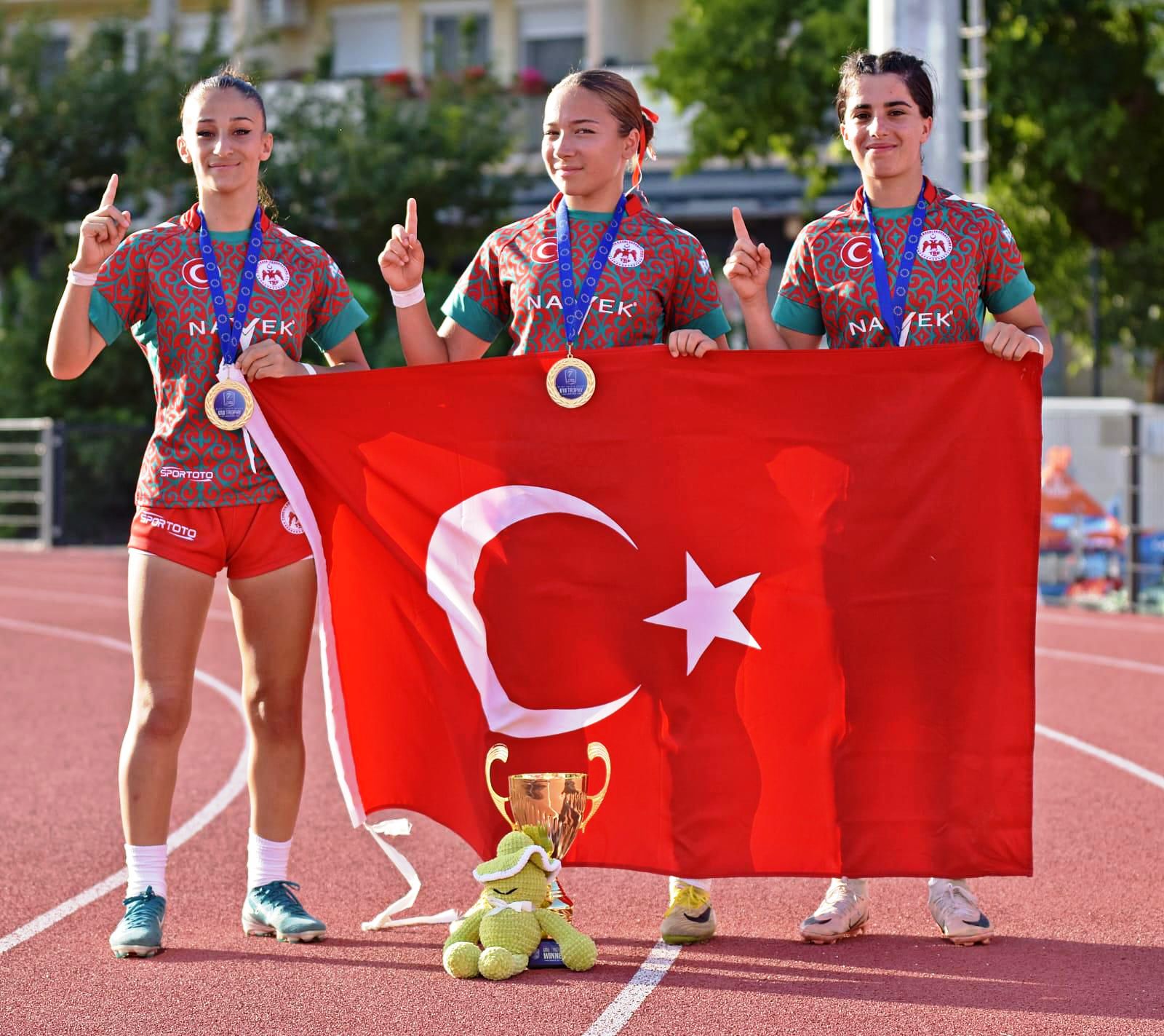 Körfez’in Gururu! U18 Kadın Ragbide Avrupa Şampiyonu (1)
