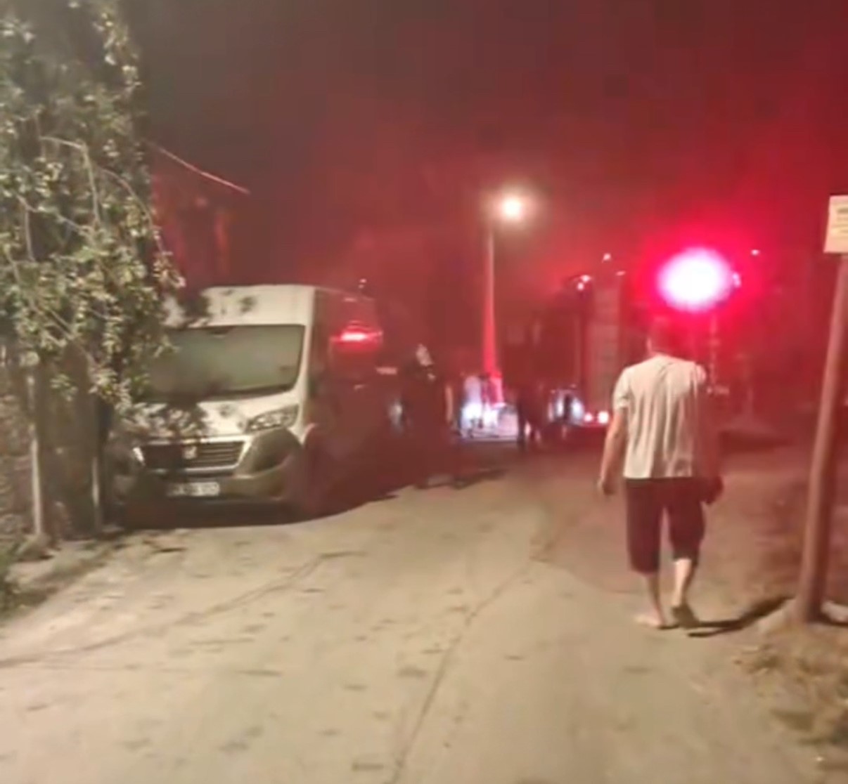 Mangal Kömürü Yüklü Minibüs Alev Aldı (2)