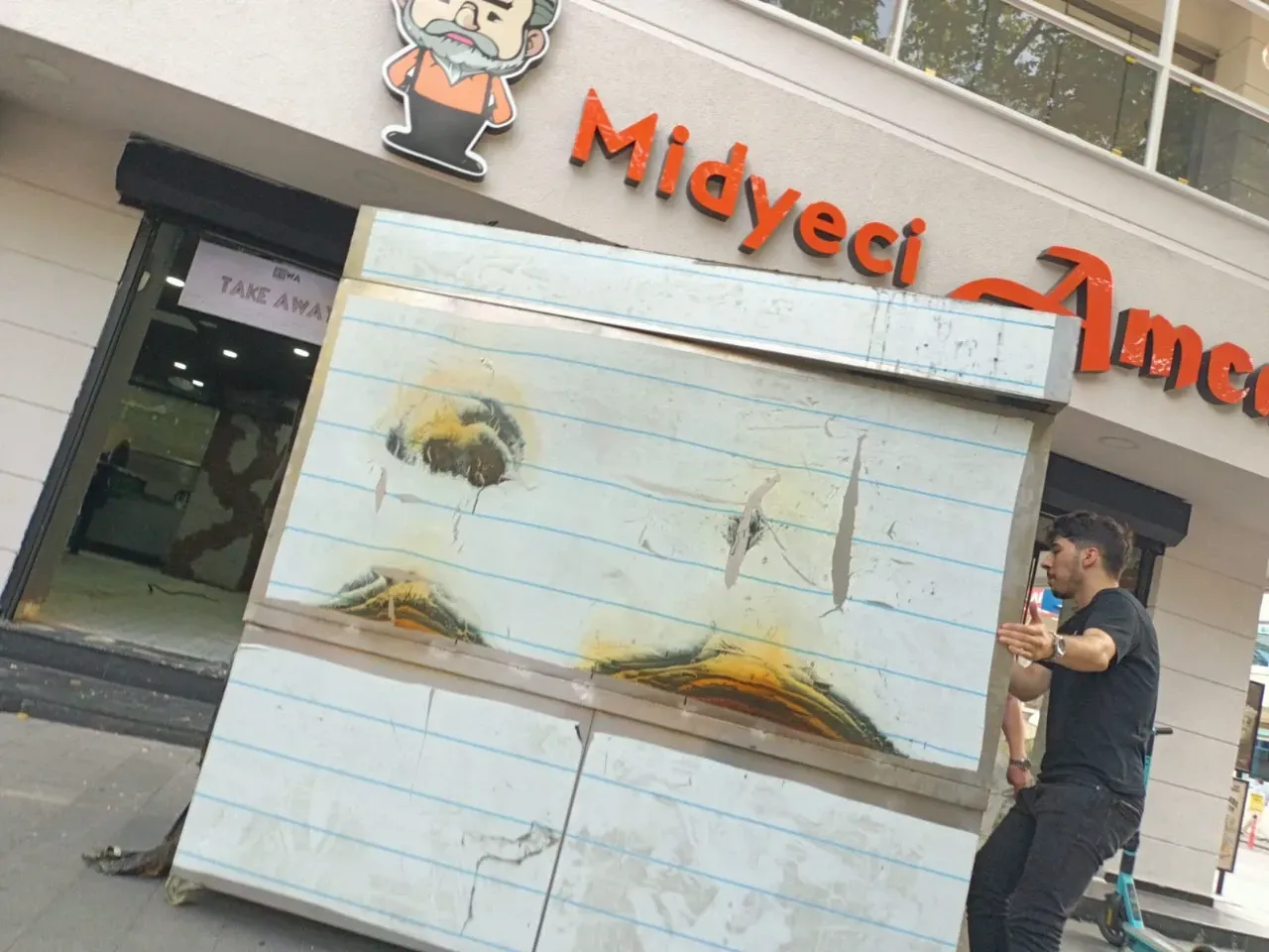 Meşhur Bi̇na (1)