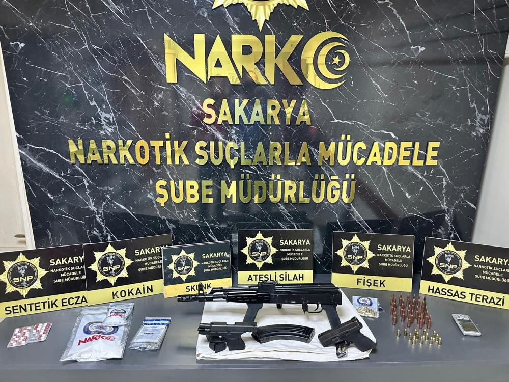 Sapanca'da Uyuşturucu Ve Silah Operasyonu! 6 Şüpheli Gözaltınd (3)