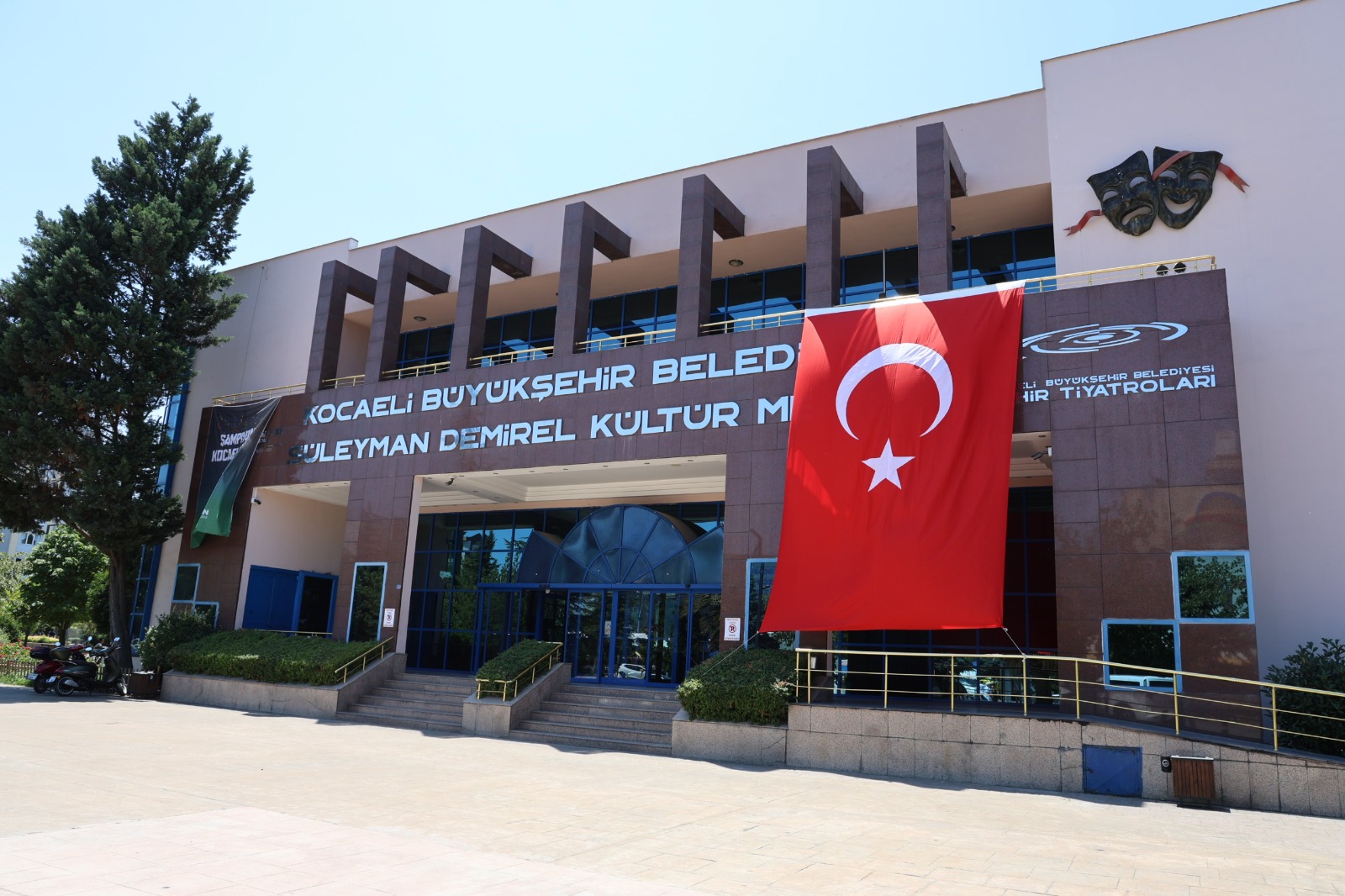Türk Bayraklarıyla Donatıldı! (3)