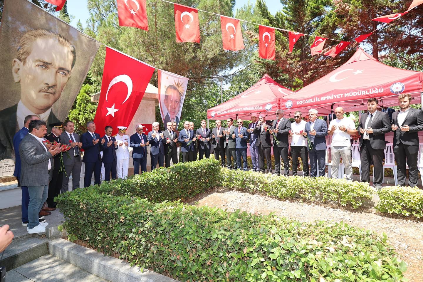 Vali Aktaş Ve Başkan Büyükakın’dan 15 Temmuz’da Şehitliğe Anlamlı Ziyaret (1)