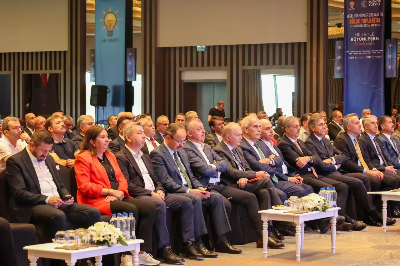 Ak Parti Yerel Yönetimler Bölge Toplantısı Yoğun Katılımla Gerçekleşti-1