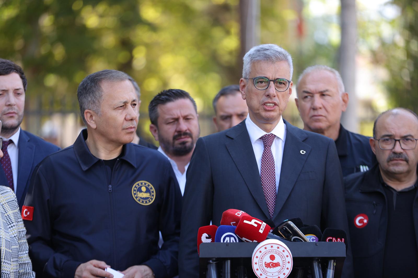 Bakan Deprem Bölgesinden Açıkladı “3’Ü Doğrudan Deprem Etkisiyle 10 Yaralımız Var” 2