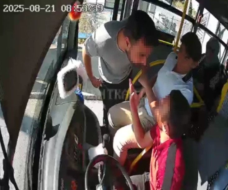 Başiskele’de Otobüste “Ters Baktın” Kavgası (2)