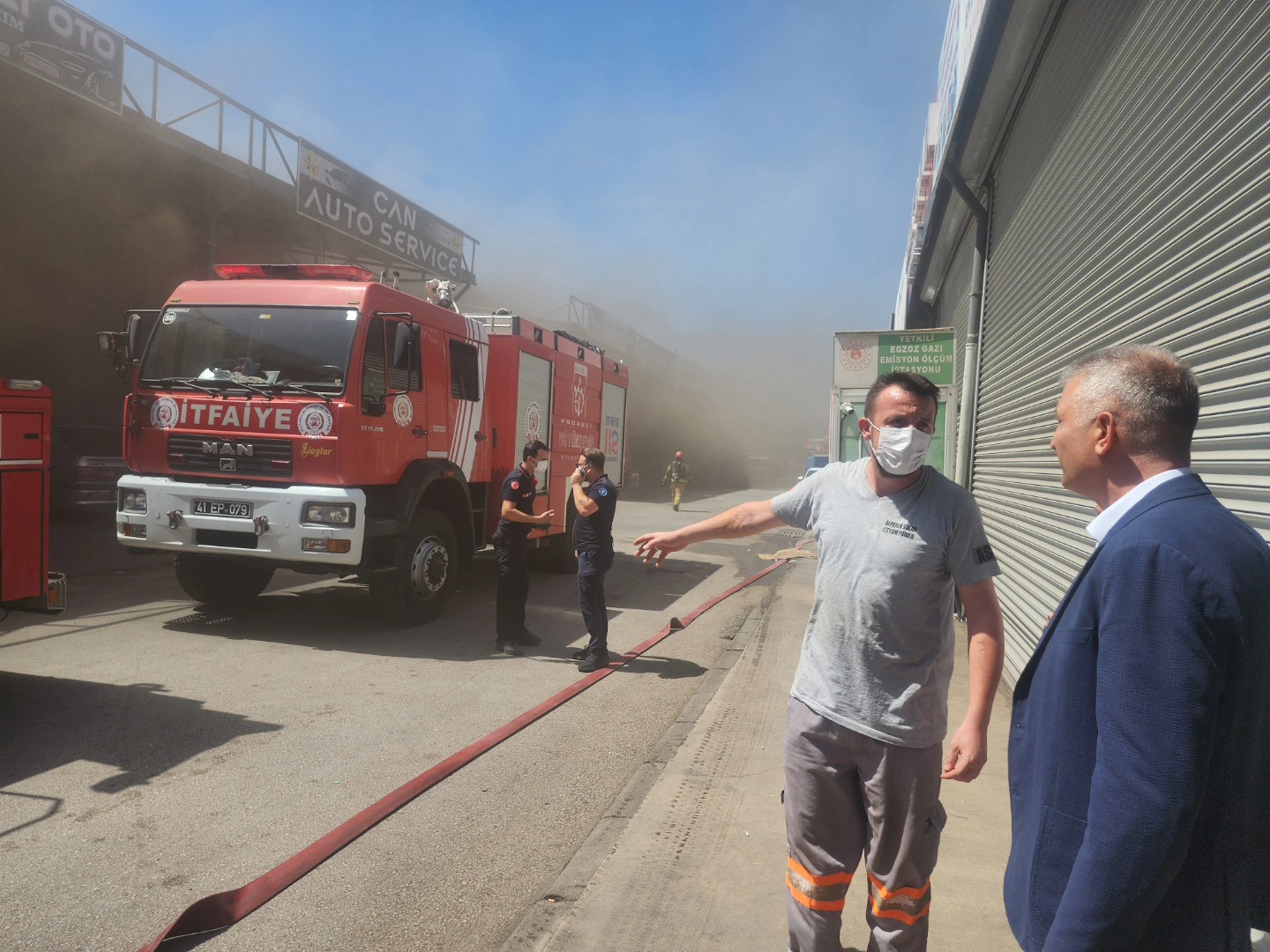 Başkan Sezer, Gölcük Sanayi Sitesi’ndeki Yangın Bölgesinde (2)