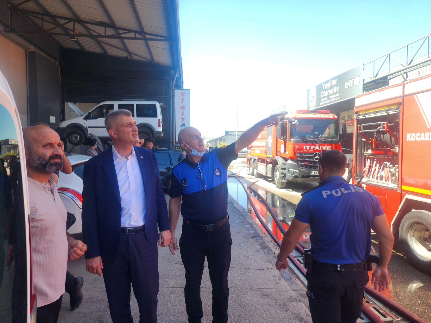 Başkan Sezer, Gölcük Sanayi Sitesi’ndeki Yangın Bölgesinde (3)