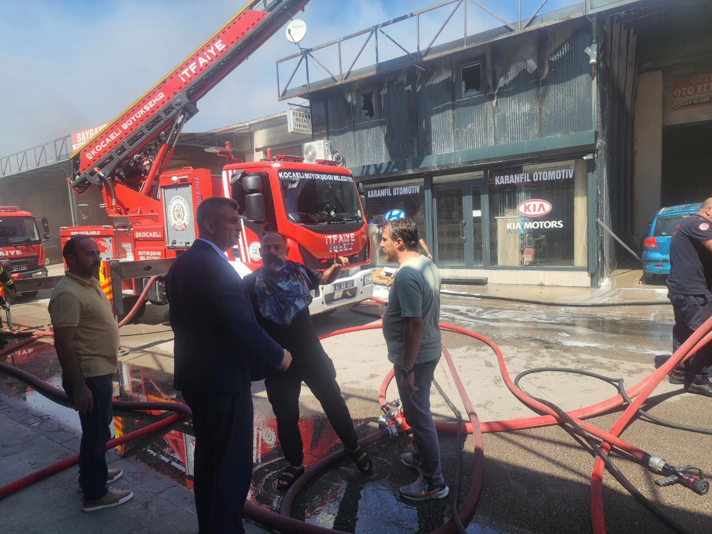 Başkan Sezer, Gölcük Sanayi Sitesi’ndeki Yangın Bölgesinde (4)