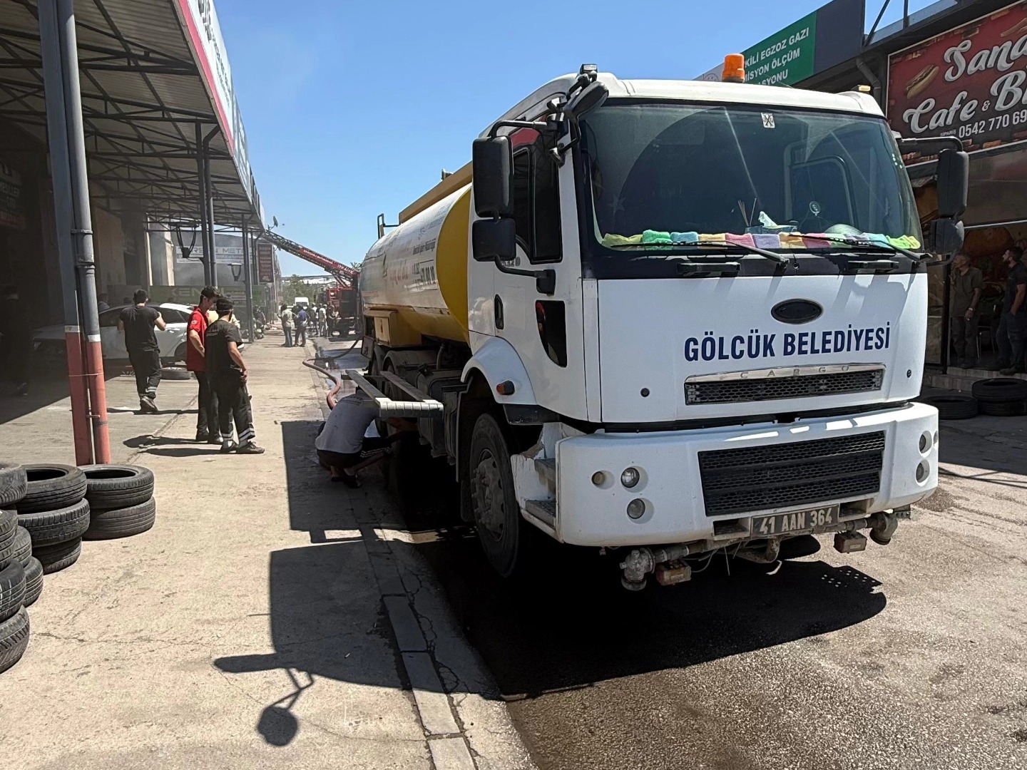 Başkan Sezer, Gölcük Sanayi Sitesi’ndeki Yangın Bölgesinde (5)