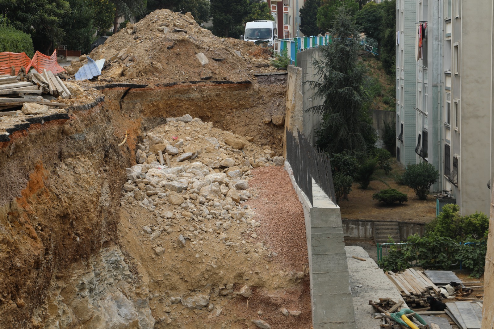 Başklan Hürriyet’ten Yeni İstinat Duvarı Çalışmasına Sahada Denetim! (3)