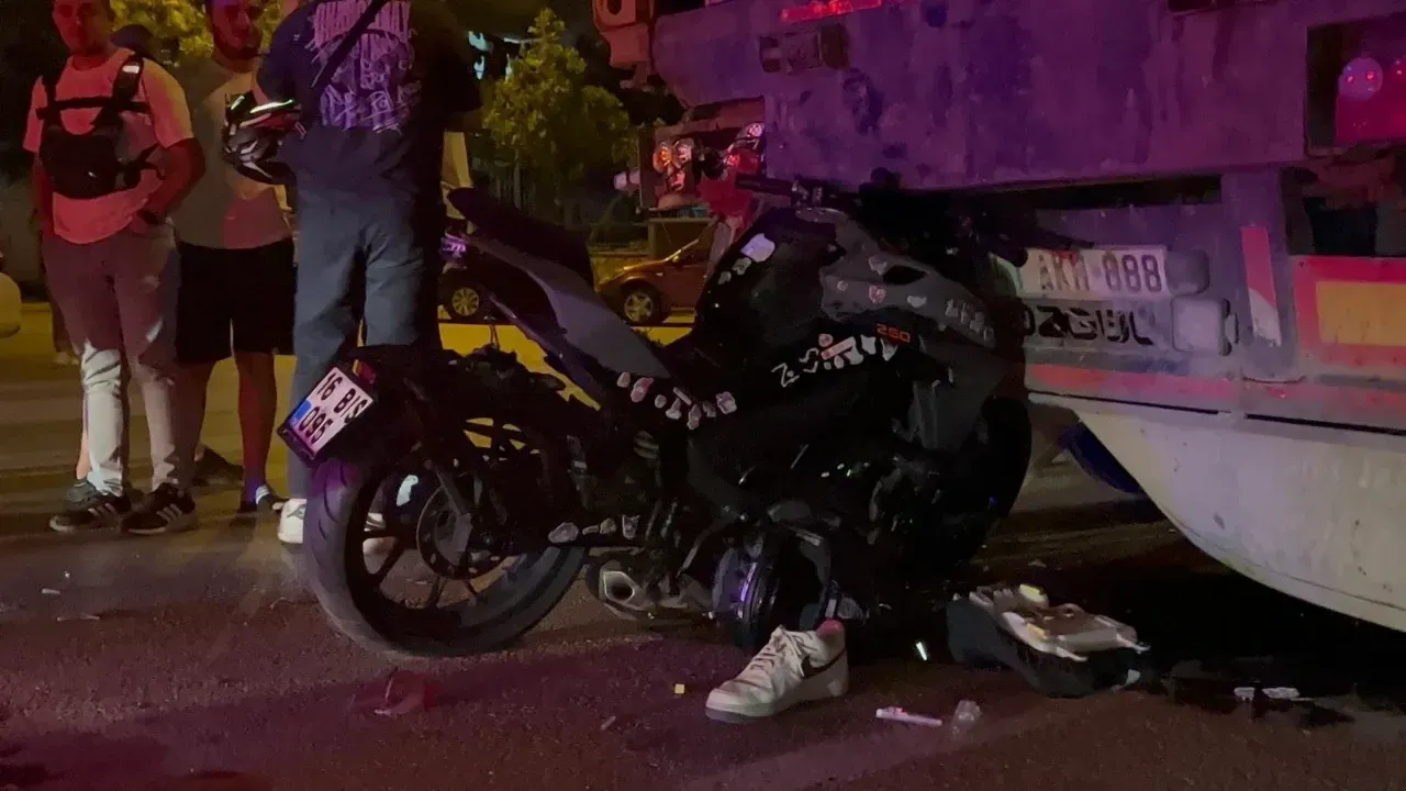 Bursa’da 41 Plakalı Tır Kazaya Karıştı! 1 Ölü, 1 Ağır Yaralı 2