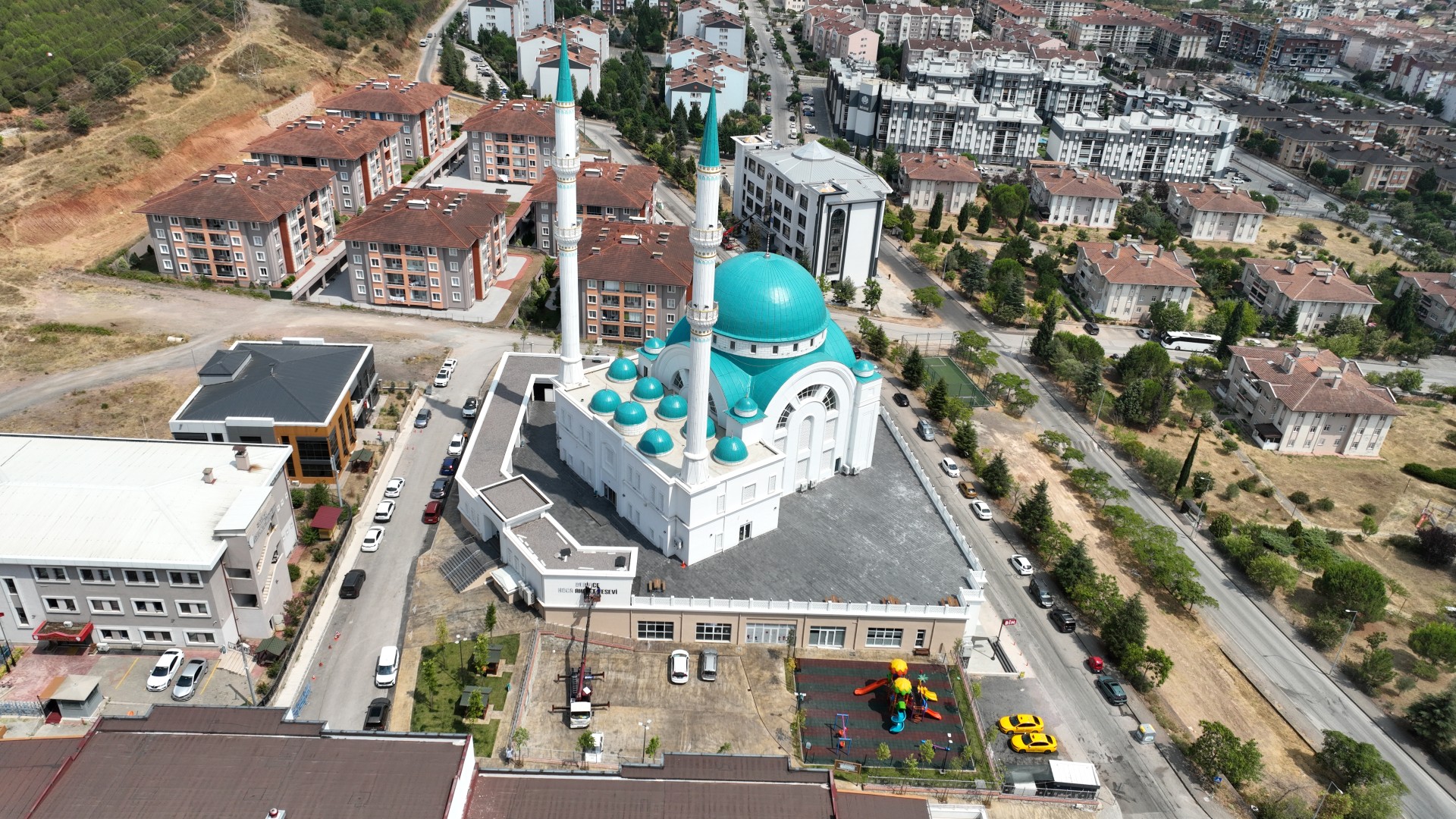 Büyükşehir’den Camii Çevrelerinde Bakım Ve Düzenleme Çalışmaları (3)