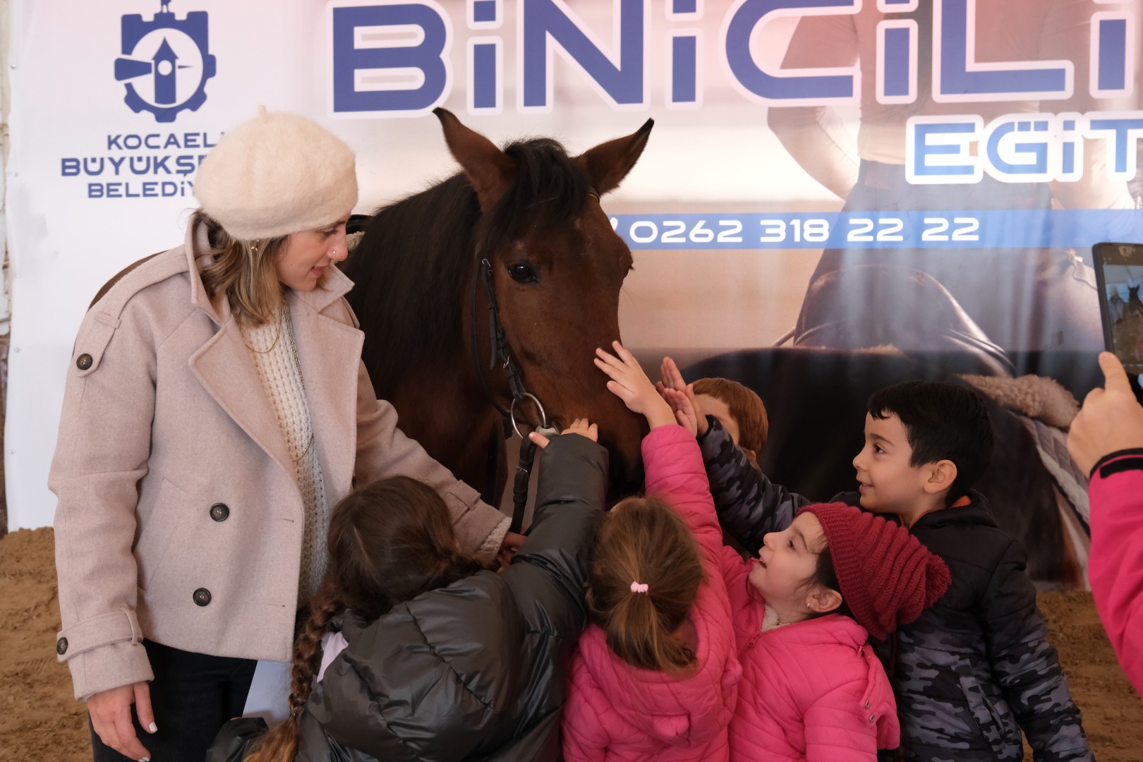 Büyükşehir’den Miniklere Ücretsiz Binicilik Eğitimi (1)