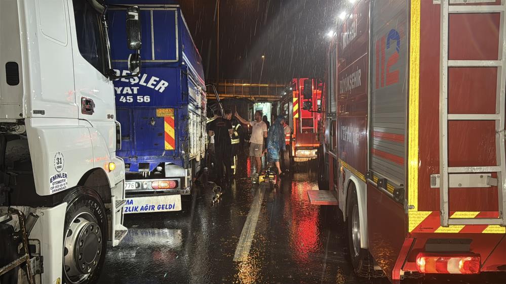 Çayırova’da Bir Kişinin Öldüğü Kazada 2 Sürücü Tutuklandı (5)