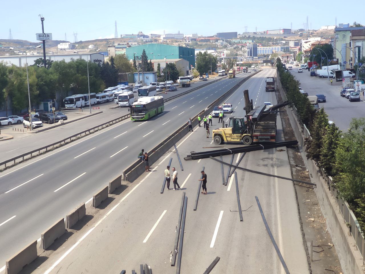 D 100 Kara Yolunda Ulaşımı Aksattı (1)