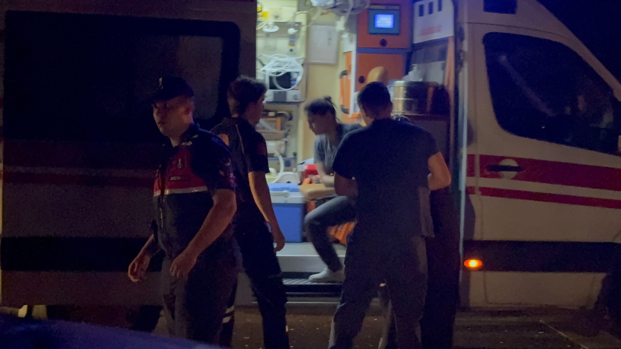 D 100'De Iki Otomobil Kafa Kafaya Çarpıştı 1'I Ağır 8 Yaralı (5)