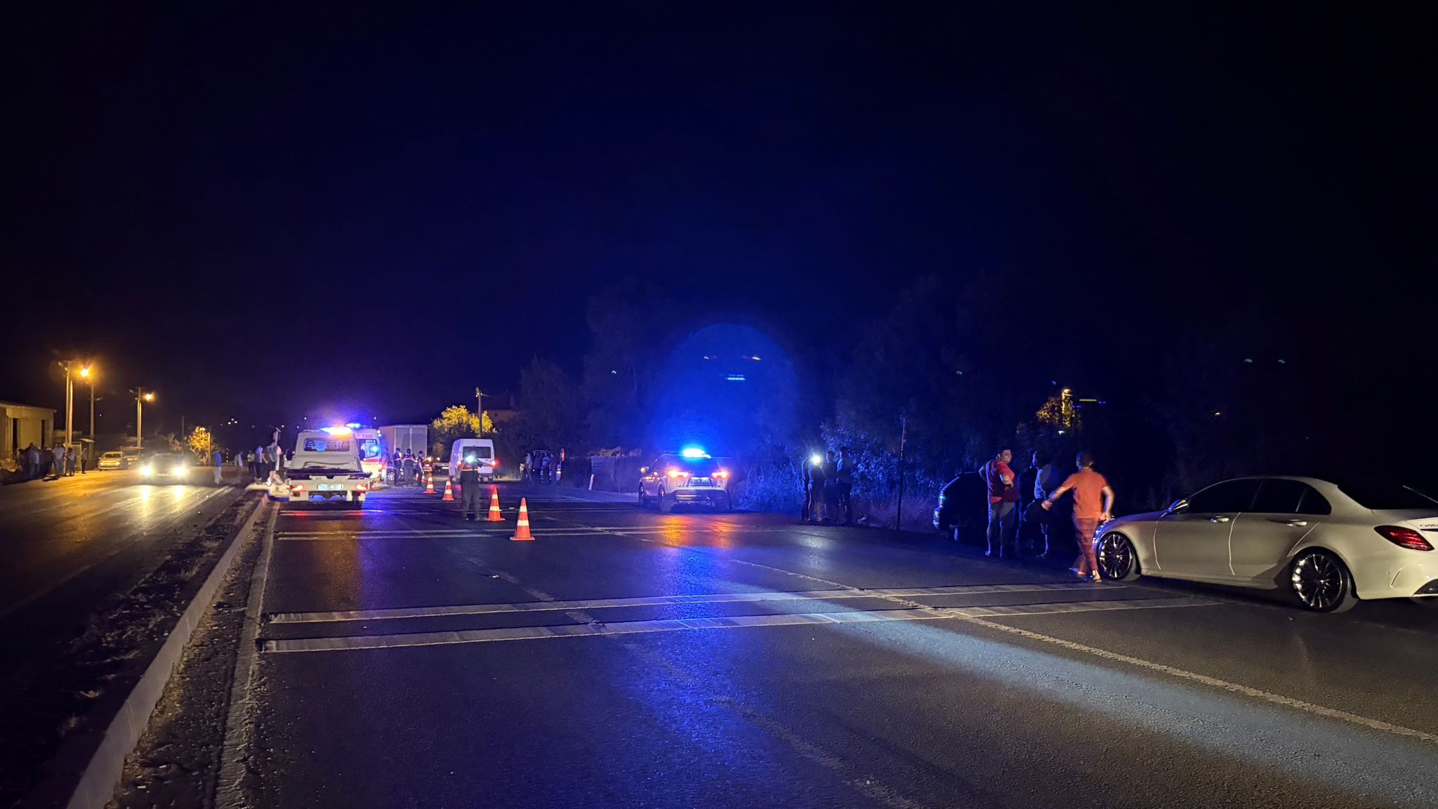 D 100'De Iki Otomobil Kafa Kafaya Çarpıştı 1'I Ağır 8 Yaralı (6)