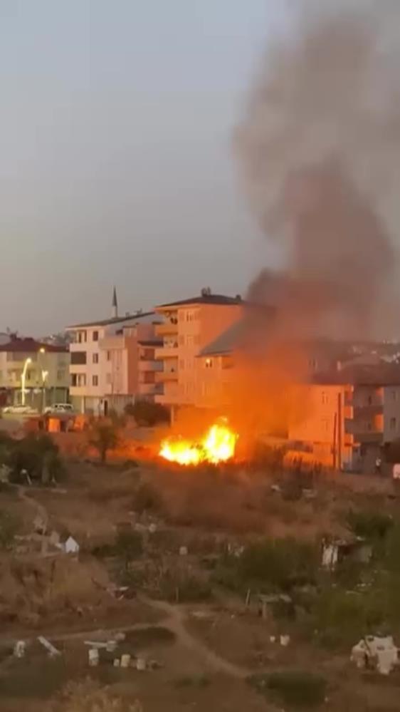 Darıca’da Otluk Alanda Çıkan Yangın Söndürüldü (2)
