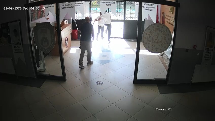 Darıca'da Sahte Adres İddiası Kavgası Kanlı Bitti! Veli Okul İdaresine Bıçakla Saldırdı (2)