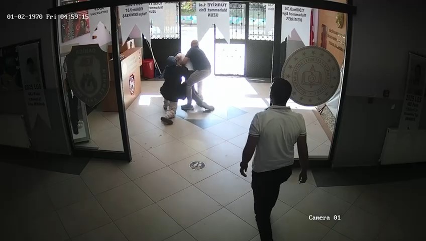 Darıca'da Sahte Adres İddiası Kavgası Kanlı Bitti! Veli Okul İdaresine Bıçakla Saldırdı (3)