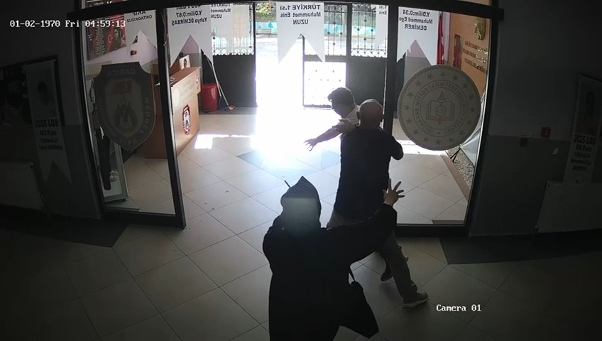 Darıca'da Sahte Adres İddiası Kavgası Kanlı Bitti! Veli Okul İdaresine Bıçakla Saldırdı (4)