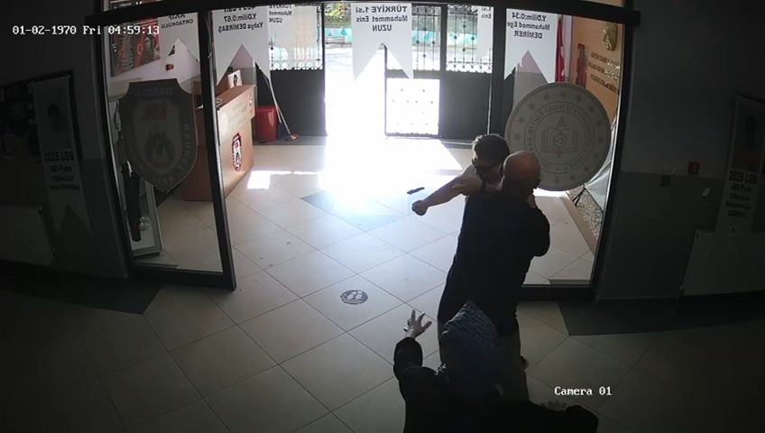 Darıca'da Sahte Adres İddiası Kavgası Kanlı Bitti! Veli Okul İdaresine Bıçakla Saldırdı (5)